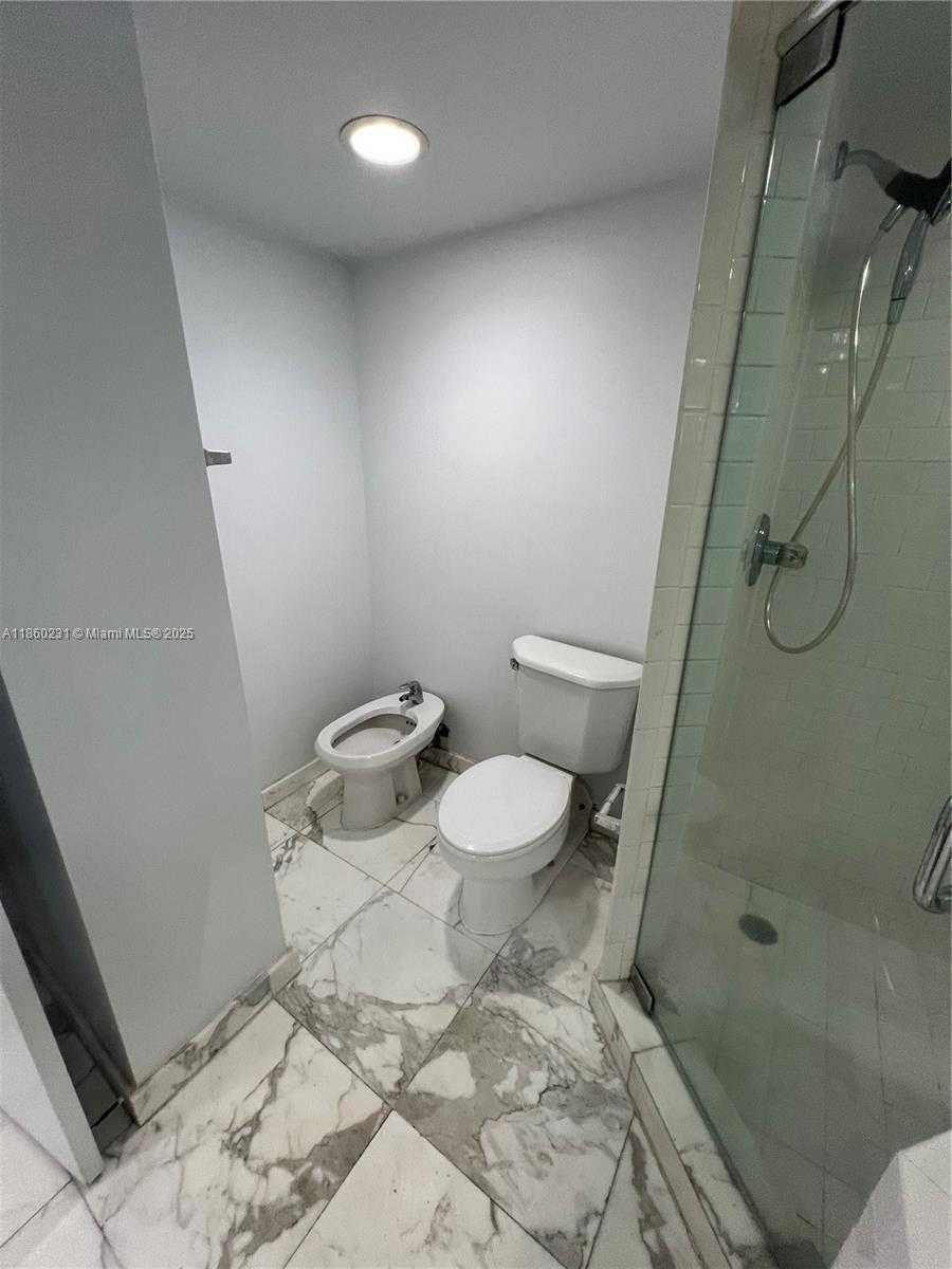 Small Image of 5600 COLLINS AVE #17T, Miami Beach Number 27