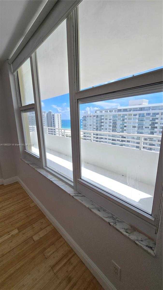 Small Image of 5600 COLLINS AVE #17T, Miami Beach Number 32