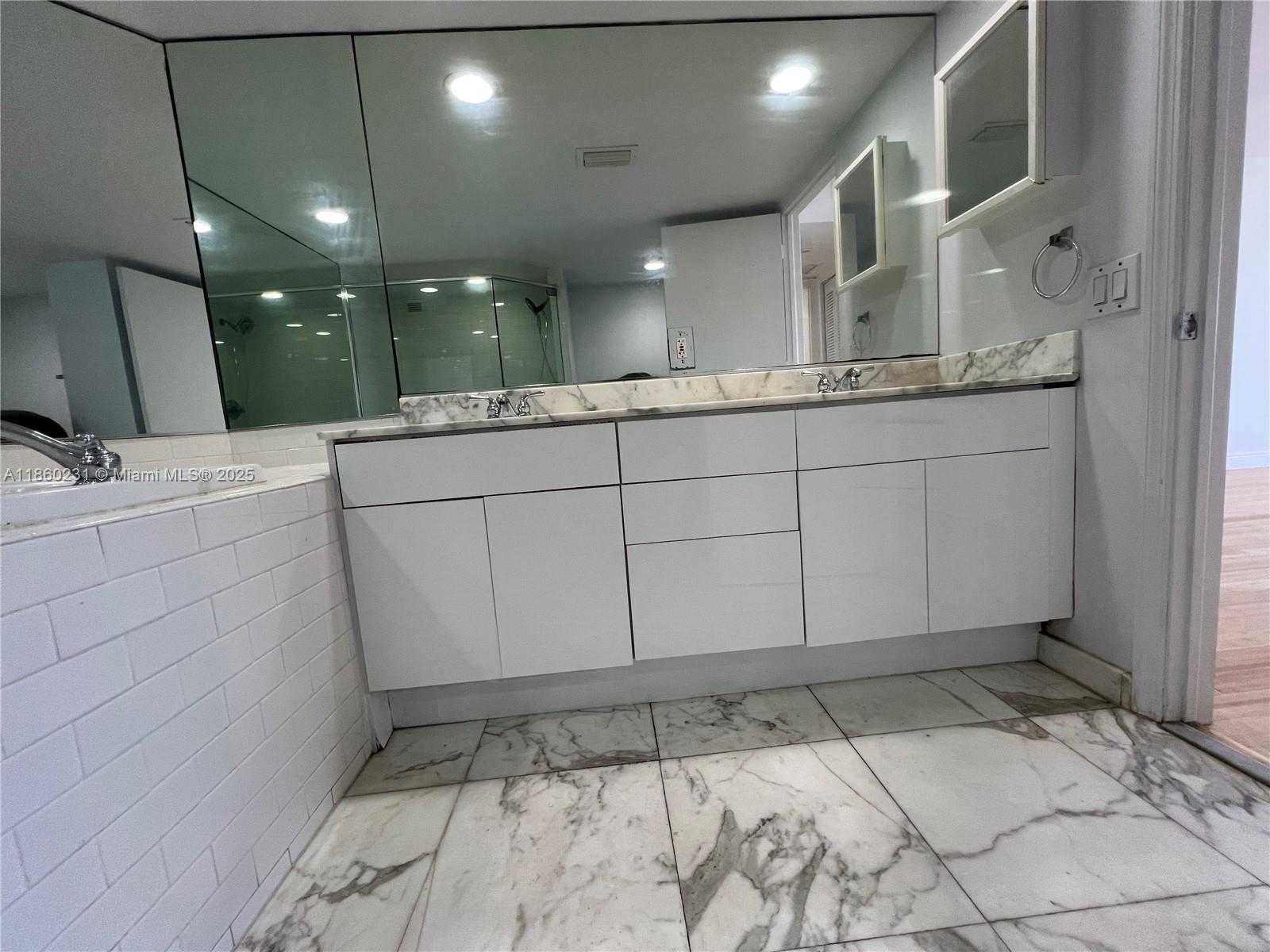 Small Image of 5600 COLLINS AVE #17T, Miami Beach Number 36