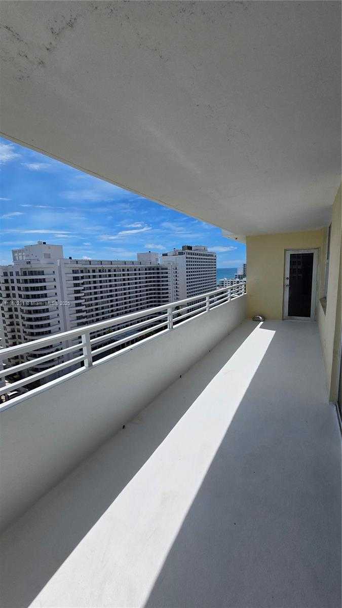 Small Image of 5600 COLLINS AVE #17T, Miami Beach Number 39