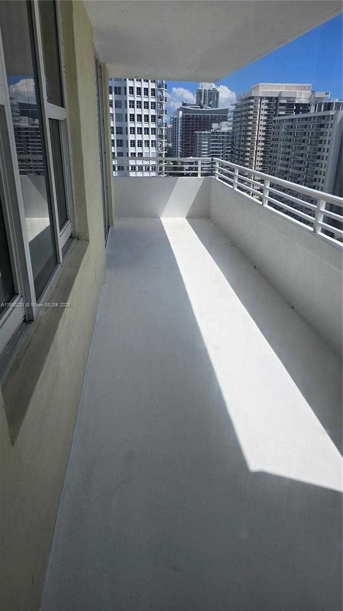 Small Image of 5600 COLLINS AVE #17T, Miami Beach Number 40