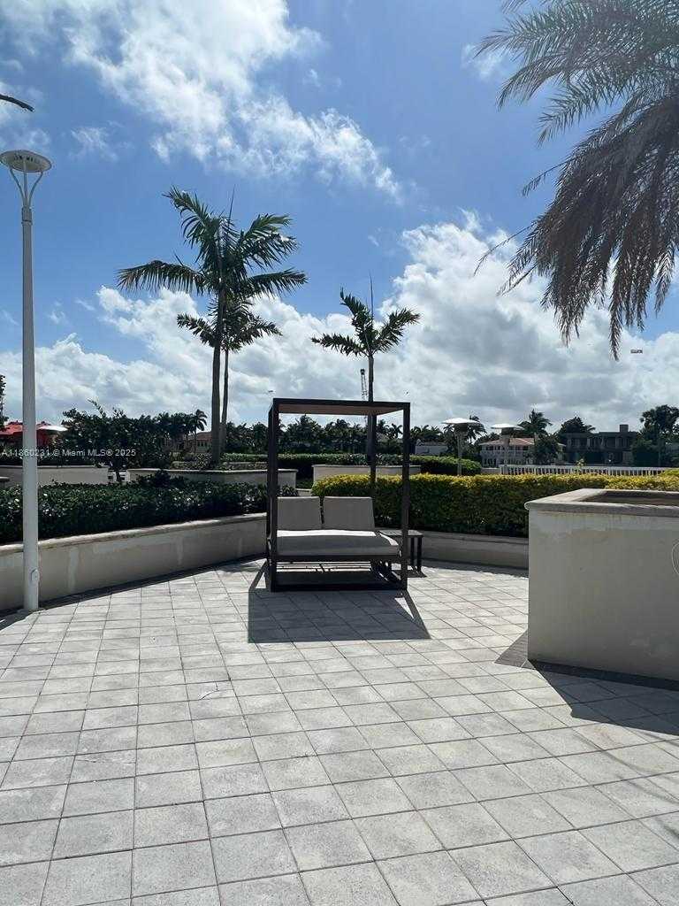 Small Image of 5600 COLLINS AVE #17T, Miami Beach Number 57