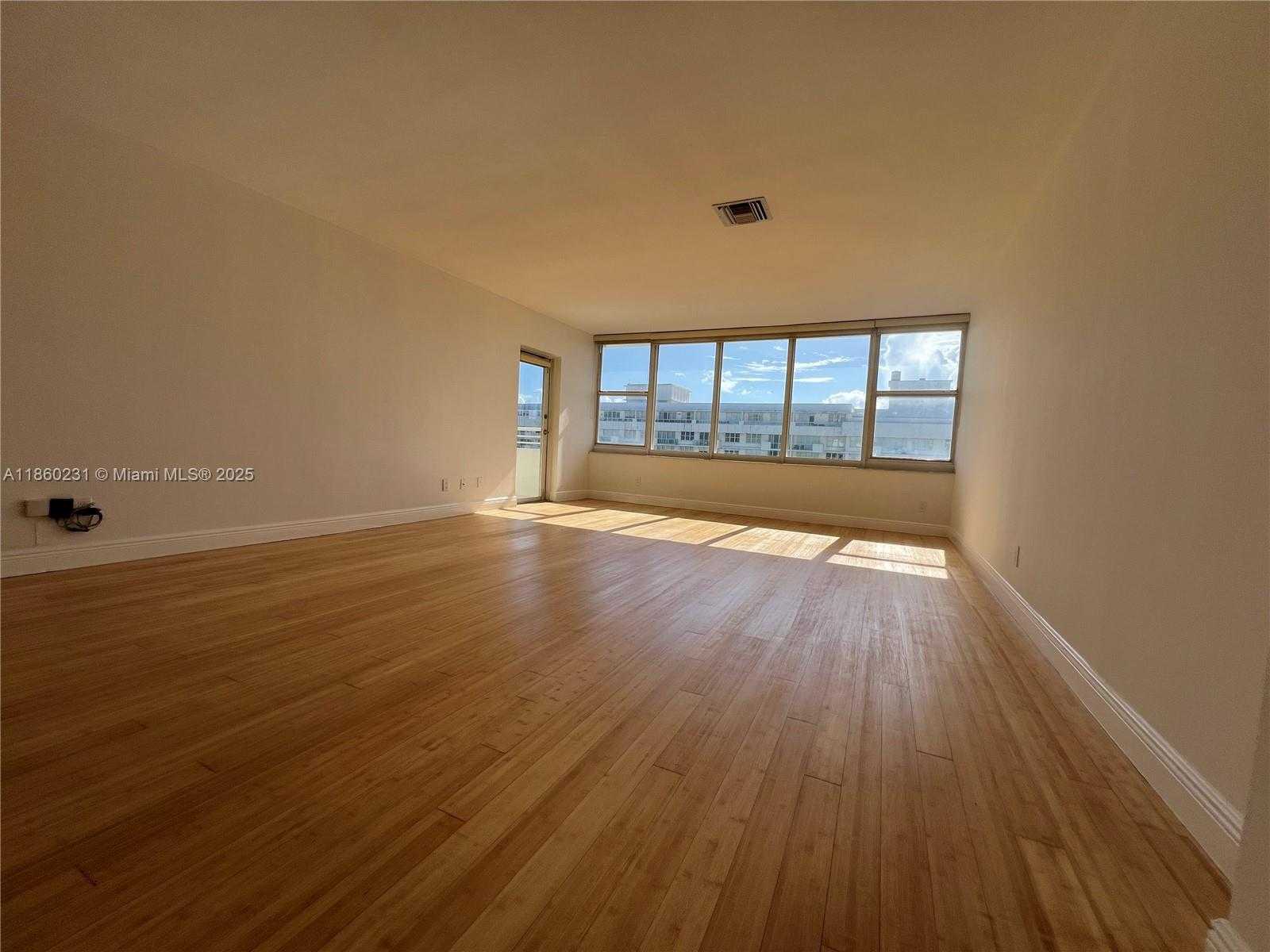 Small Image of 5600 COLLINS AVE #17T, Miami Beach Number 6