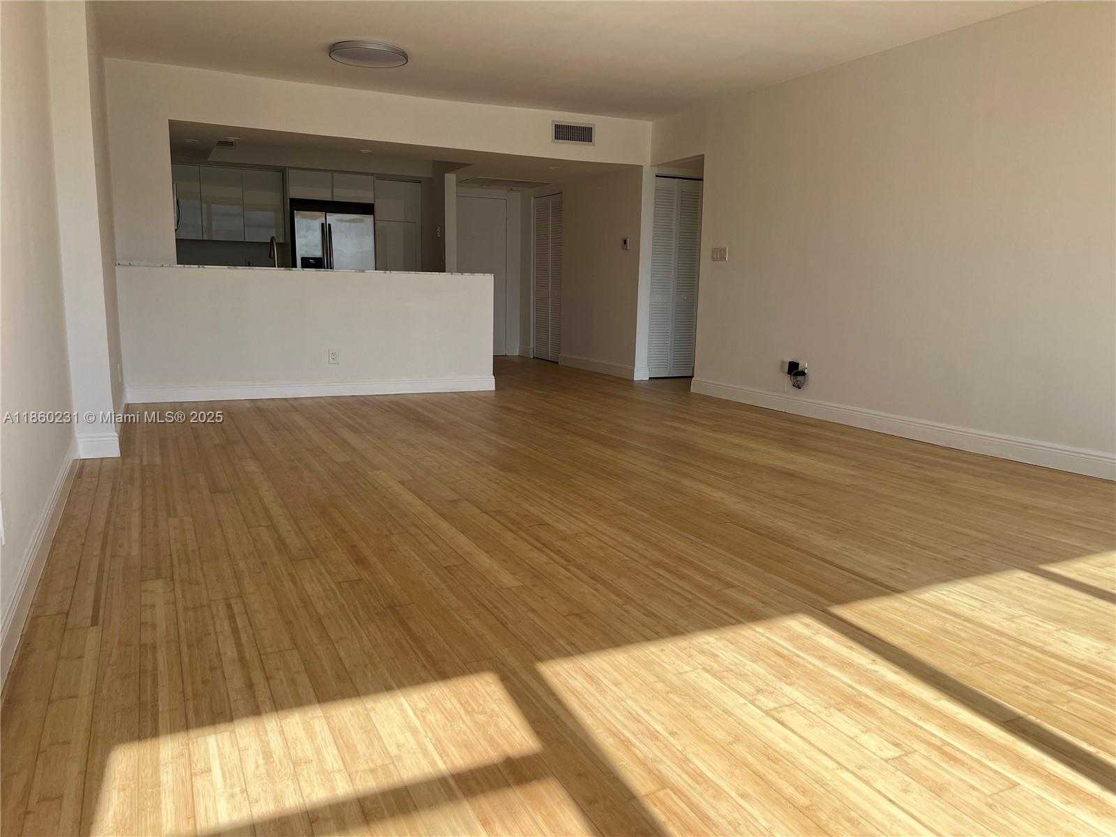 Small Image of 5600 COLLINS AVE #17T, Miami Beach Number 8