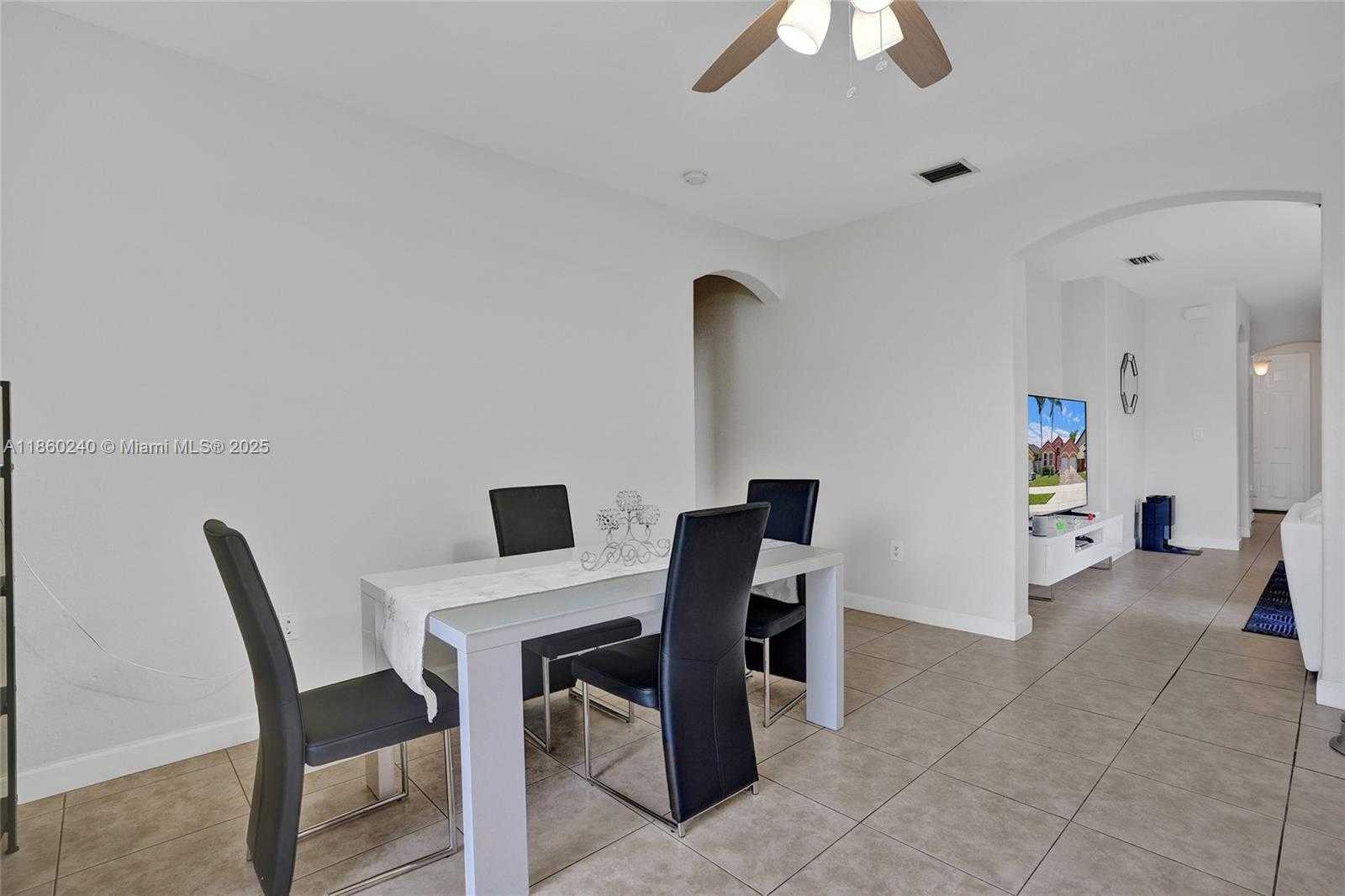 Small Image of 15385 SOUTH WEST 93RD LN, Miami Number 10