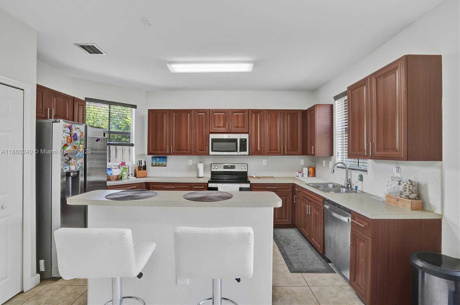 Small Image of 15385 SOUTH WEST 93RD LN, Miami Number 12