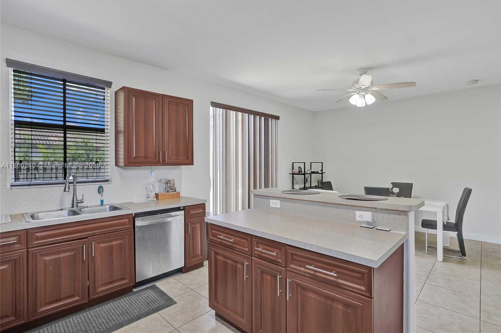 Small Image of 15385 SOUTH WEST 93RD LN, Miami Number 16