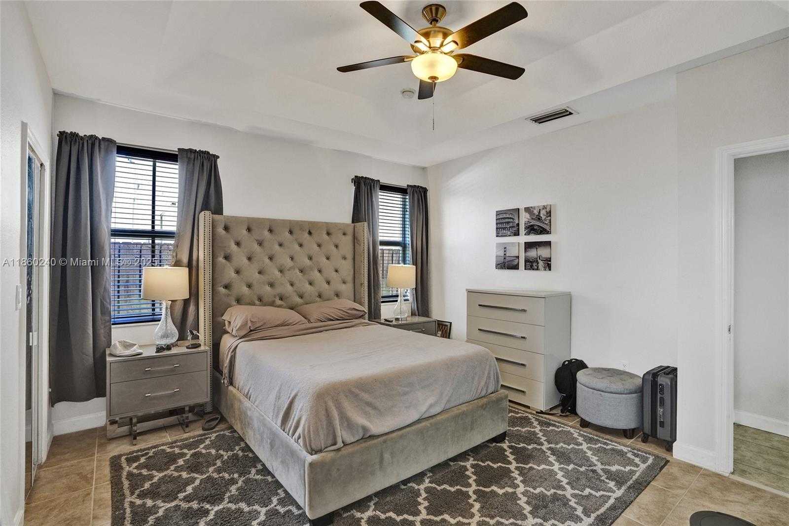 Small Image of 15385 SOUTH WEST 93RD LN, Miami Number 17