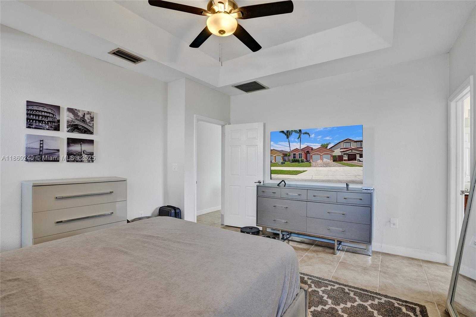 Small Image of 15385 SOUTH WEST 93RD LN, Miami Number 19
