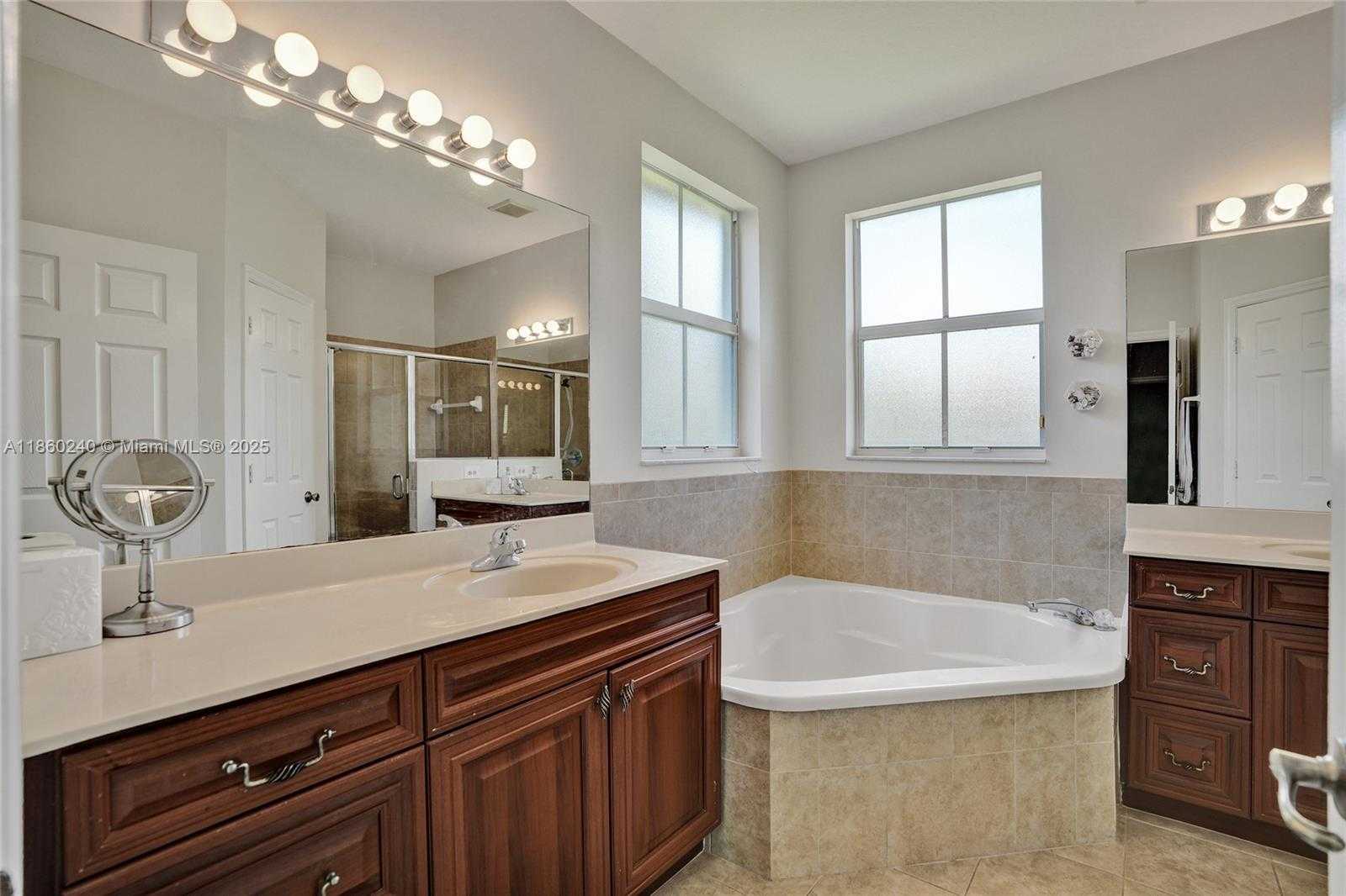 Small Image of 15385 SOUTH WEST 93RD LN, Miami Number 22