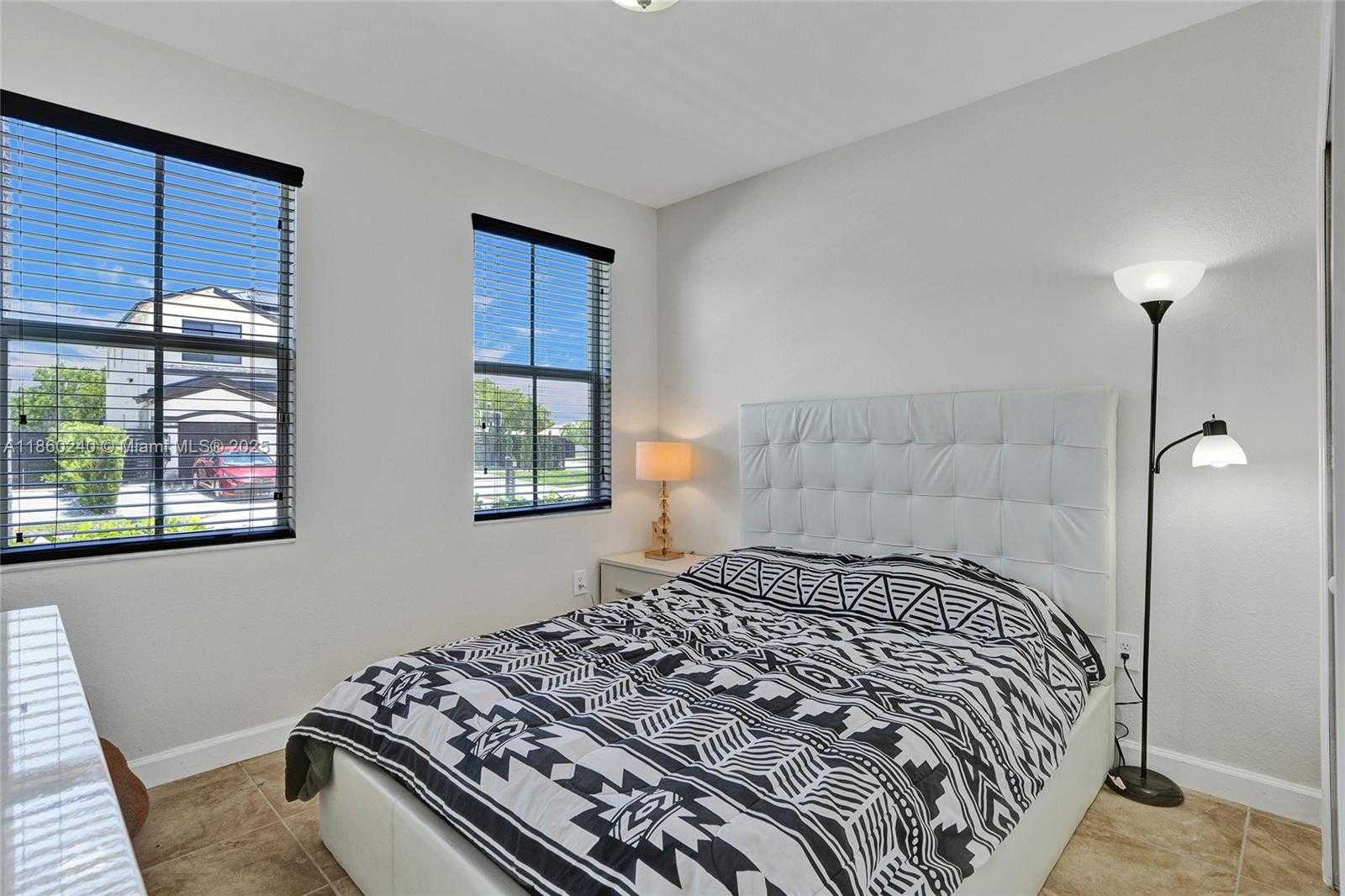 Small Image of 15385 SOUTH WEST 93RD LN, Miami Number 24