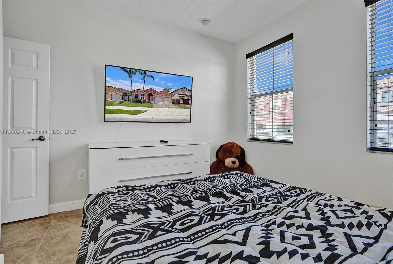 Small Image of 15385 SOUTH WEST 93RD LN, Miami Number 26