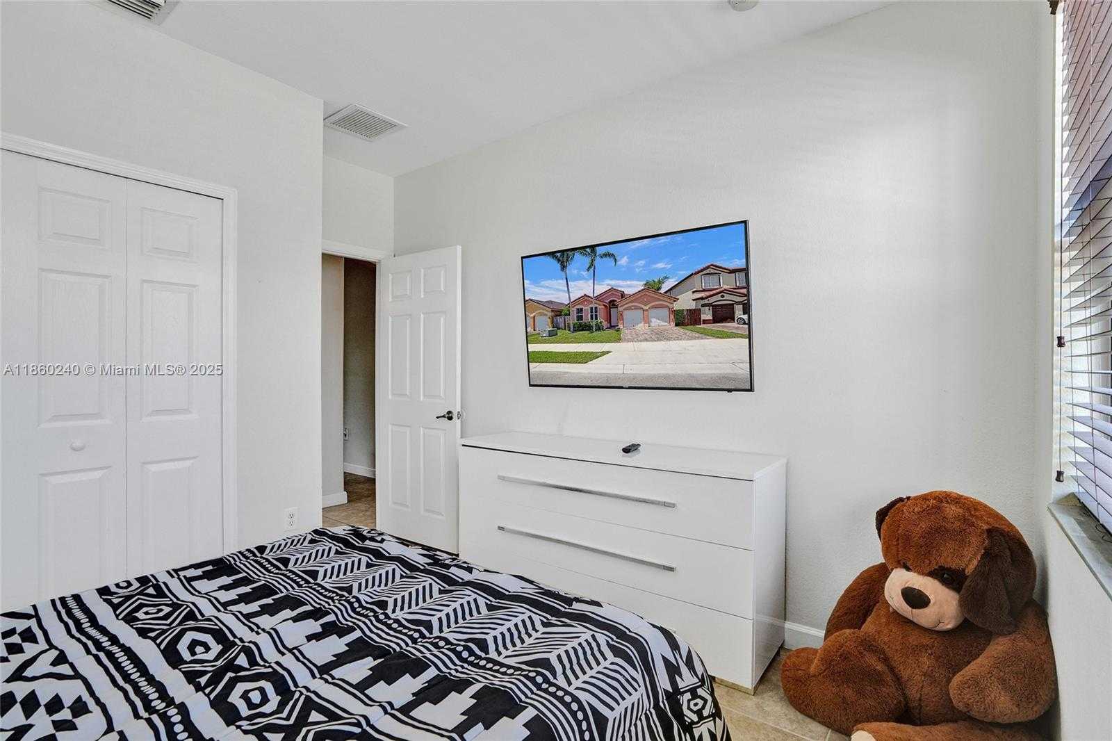 Small Image of 15385 SOUTH WEST 93RD LN, Miami Number 27
