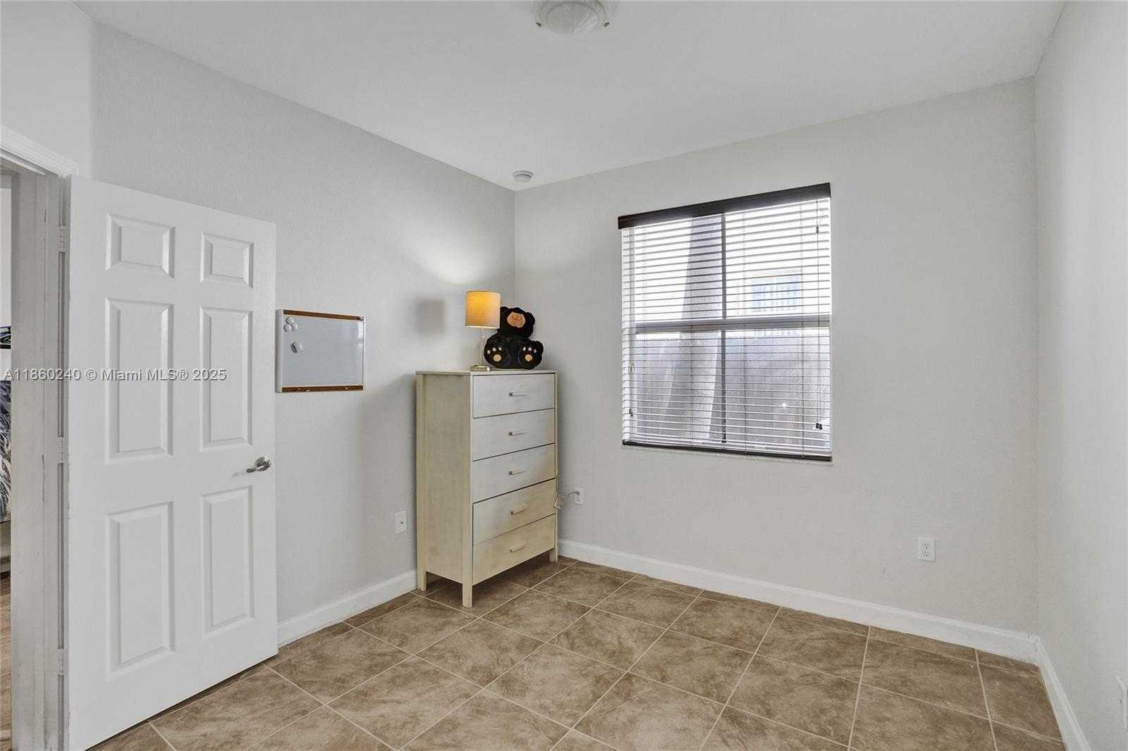 Small Image of 15385 SOUTH WEST 93RD LN, Miami Number 35