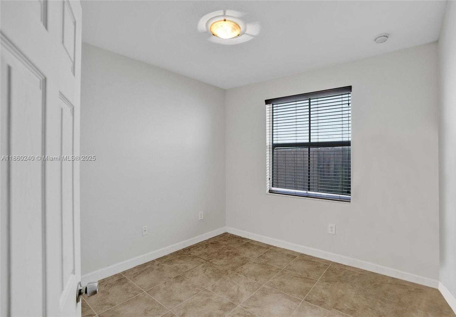 Small Image of 15385 SOUTH WEST 93RD LN, Miami Number 39