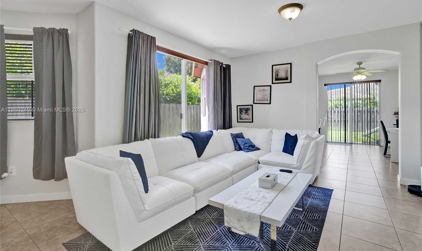 Small Image of 15385 SOUTH WEST 93RD LN, Miami Number 4