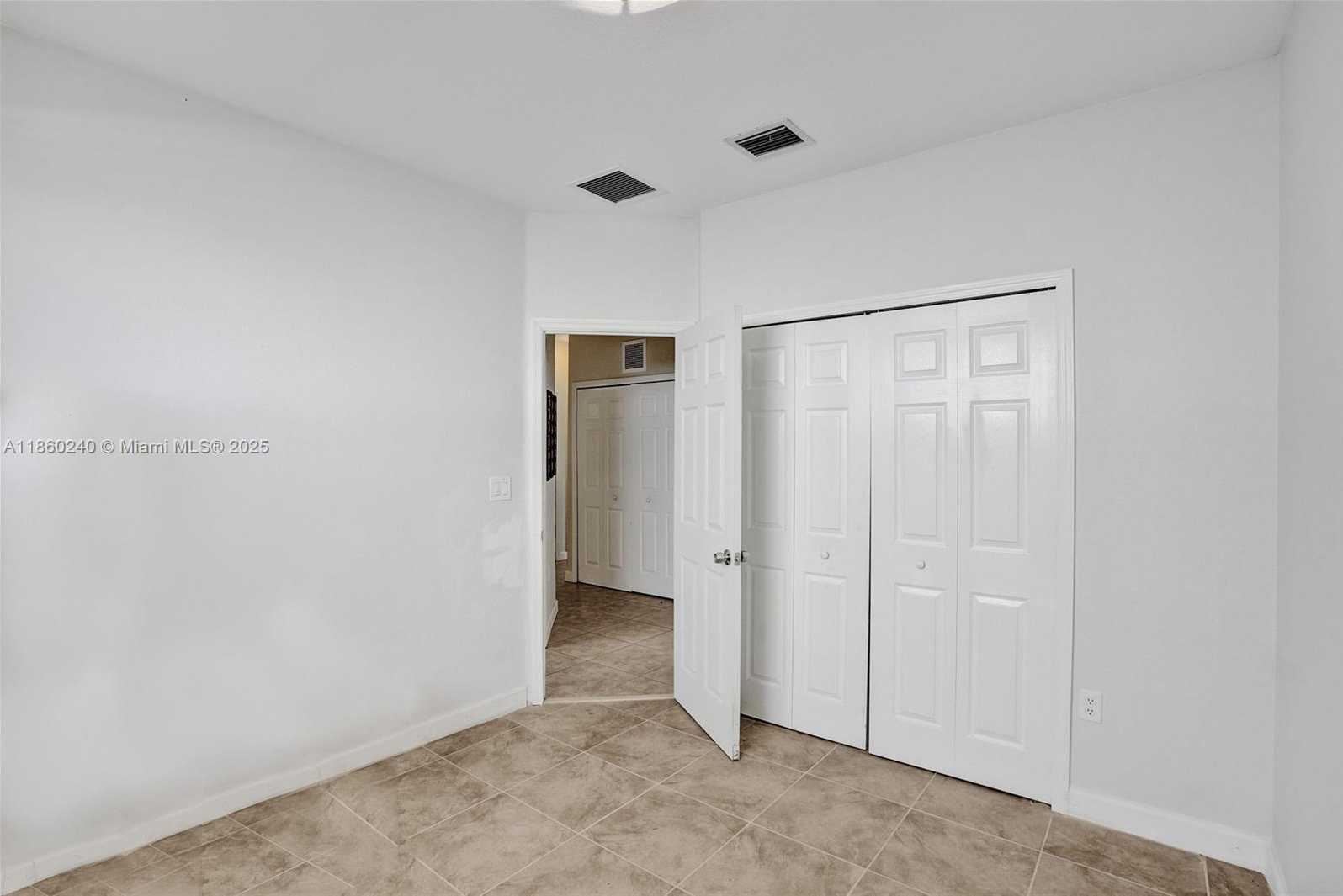 Small Image of 15385 SOUTH WEST 93RD LN, Miami Number 40