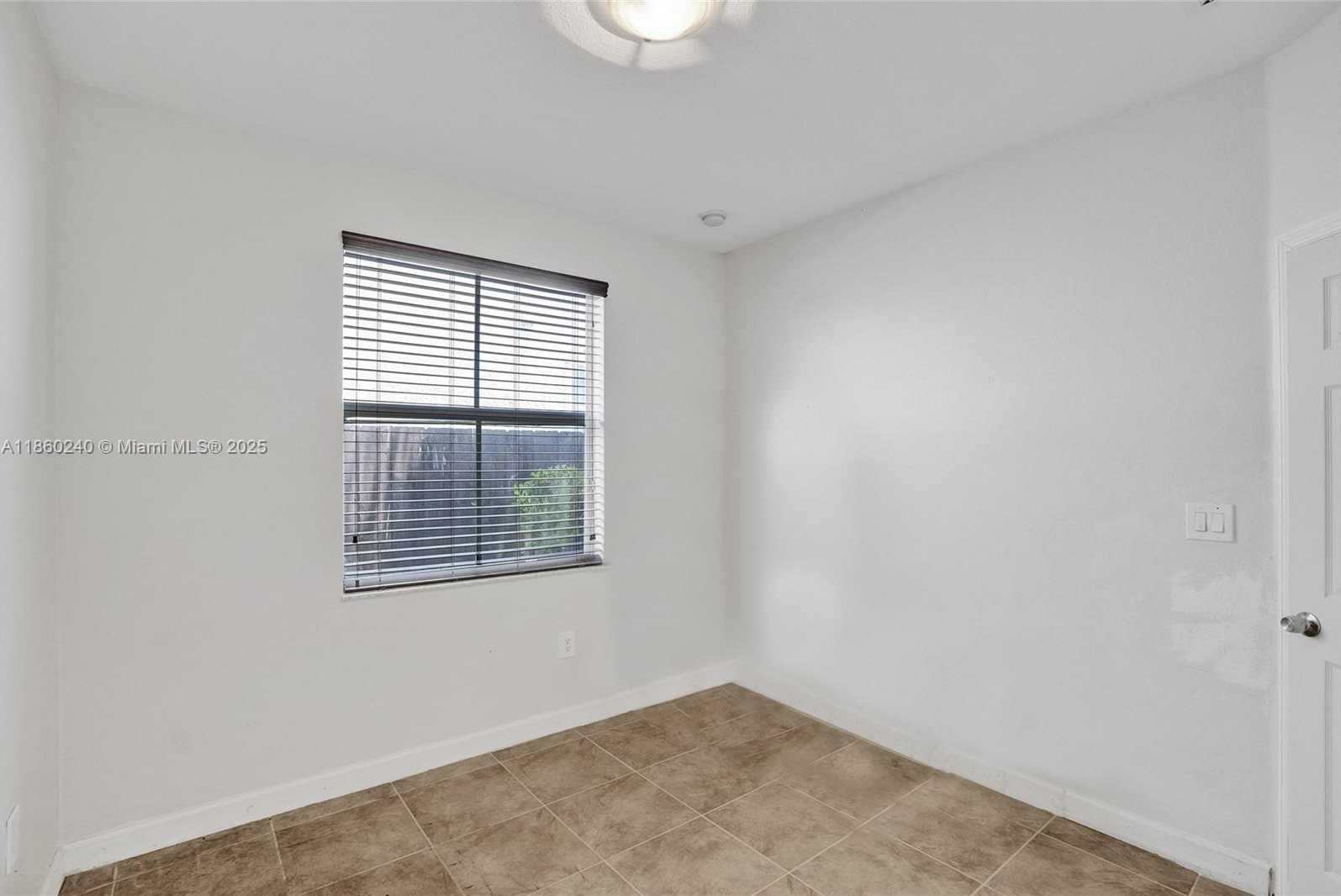 Small Image of 15385 SOUTH WEST 93RD LN, Miami Number 41