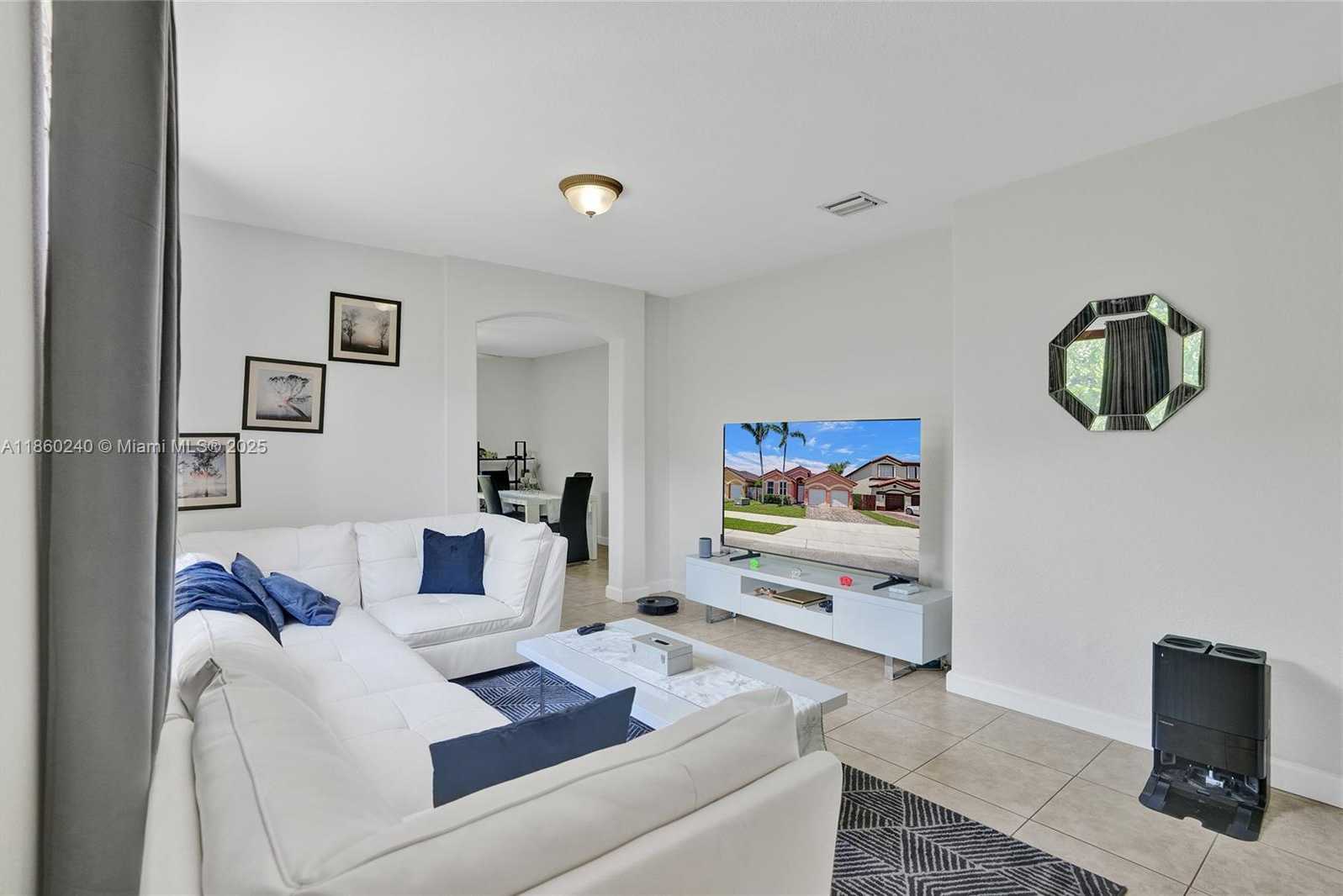 Small Image of 15385 SOUTH WEST 93RD LN, Miami Number 5