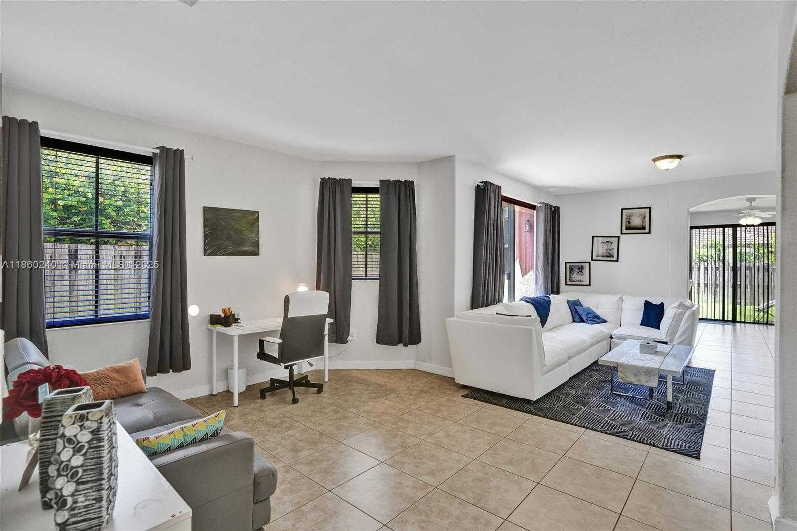 Small Image of 15385 SOUTH WEST 93RD LN, Miami Number 6
