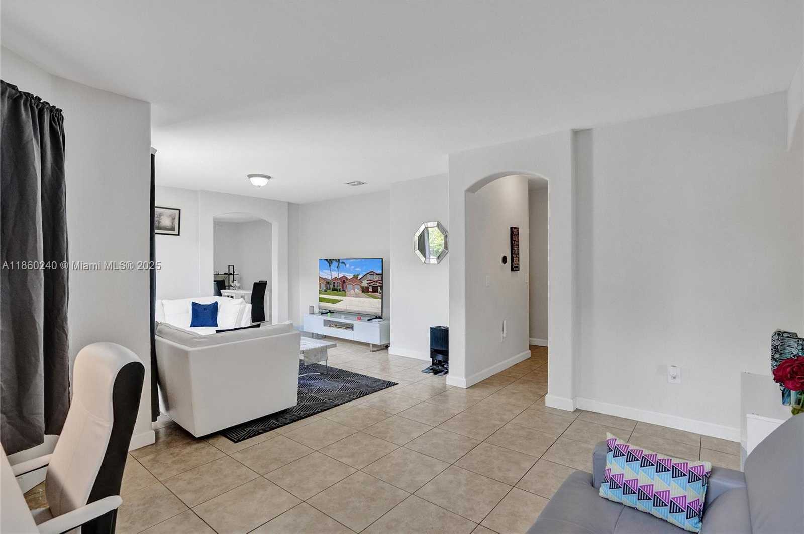 Small Image of 15385 SOUTH WEST 93RD LN, Miami Number 9