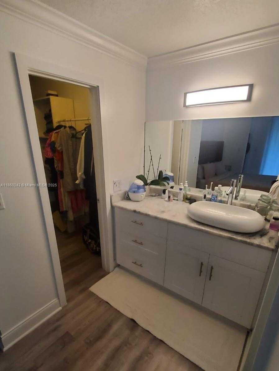 Small Image of 8091 Royal Palm Cir, Tamarac, FL 33321, USA Number 10