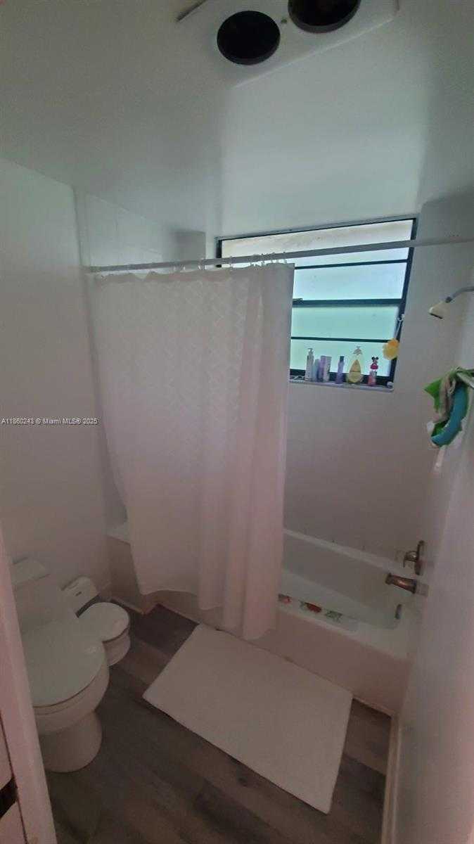 Small Image of 8091 Royal Palm Cir, Tamarac, FL 33321, USA Number 11