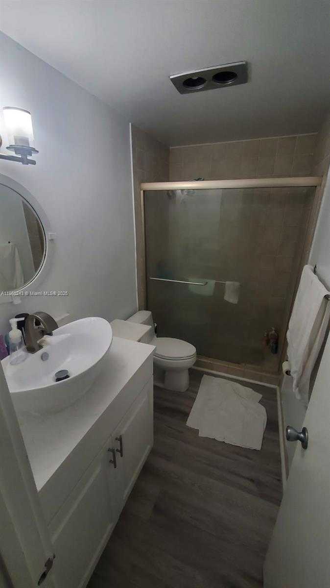 Small Image of 8091 Royal Palm Cir, Tamarac, FL 33321, USA Number 12