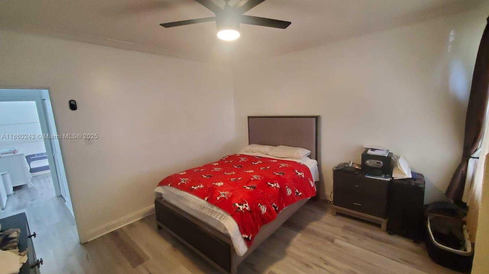 Small Image of 8091 Royal Palm Cir, Tamarac, FL 33321, USA Number 14