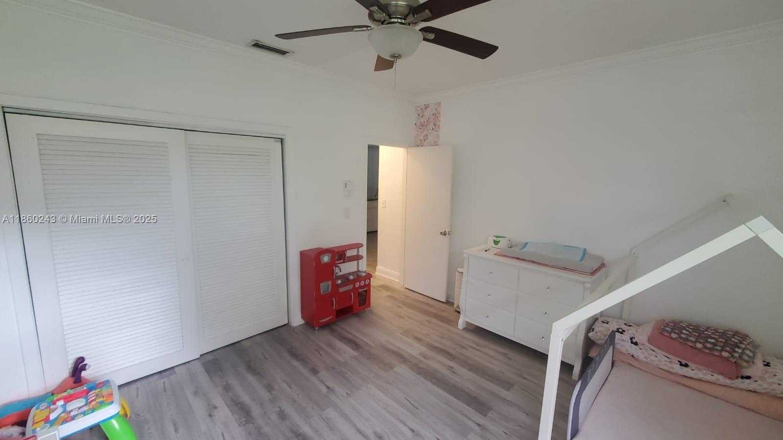 Small Image of 8091 Royal Palm Cir, Tamarac, FL 33321, USA Number 16