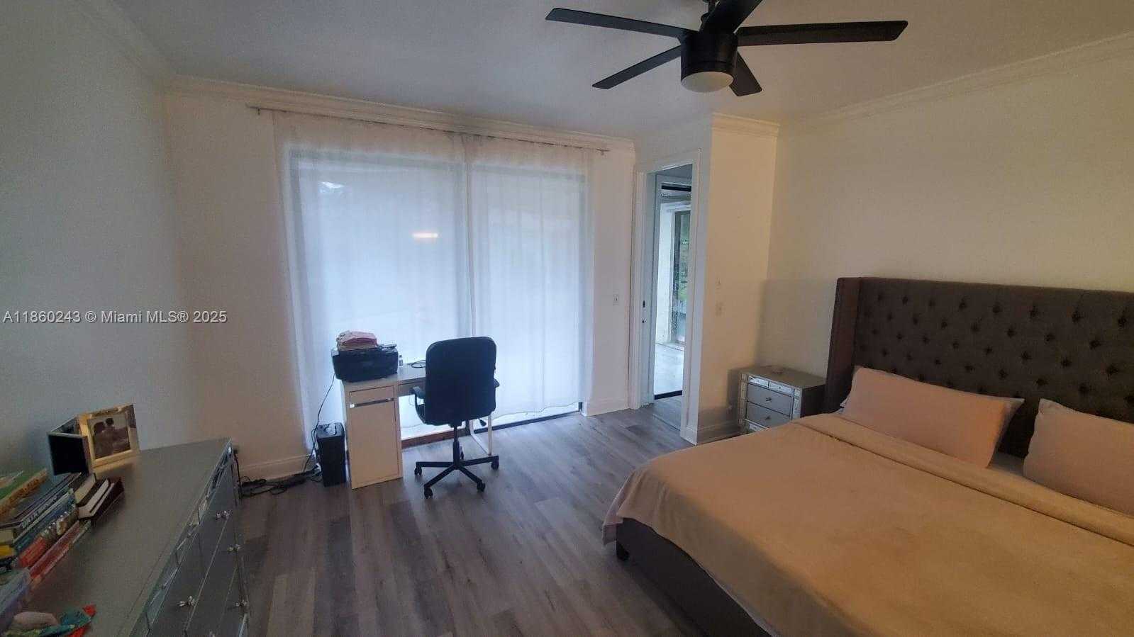 Small Image of 8091 Royal Palm Cir, Tamarac, FL 33321, USA Number 17