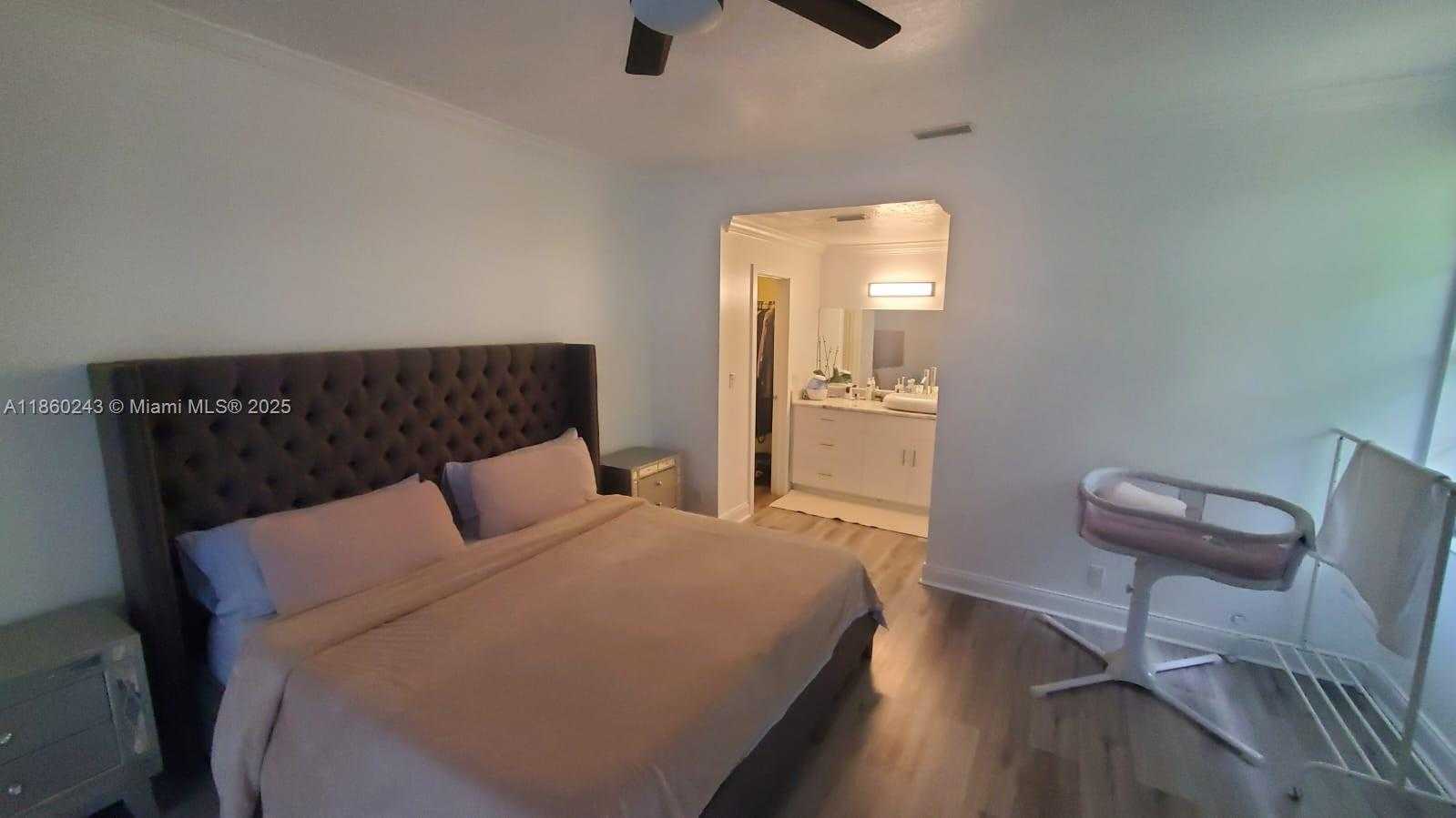 Small Image of 8091 Royal Palm Cir, Tamarac, FL 33321, USA Number 18