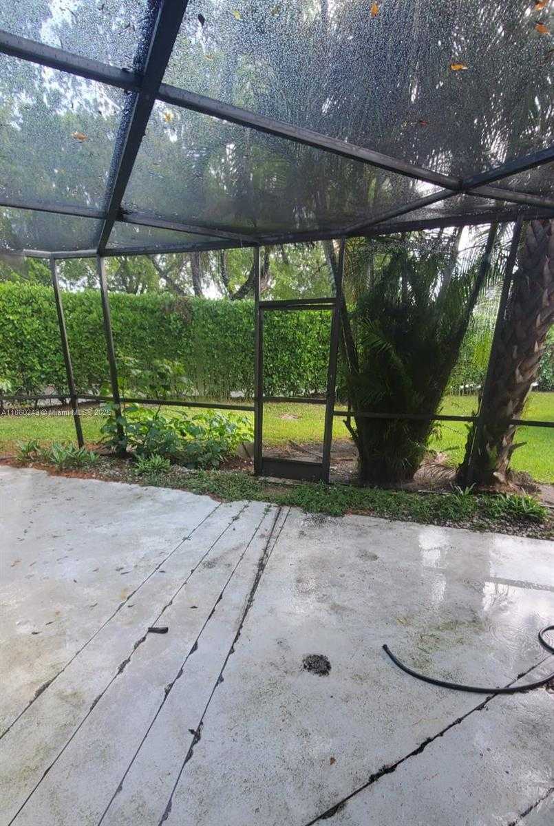 Small Image of 8091 Royal Palm Cir, Tamarac, FL 33321, USA Number 20
