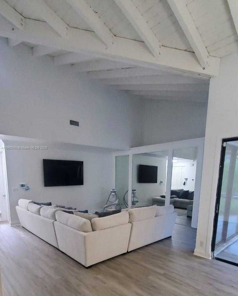 Small Image of 8091 Royal Palm Cir, Tamarac, FL 33321, USA Number 4