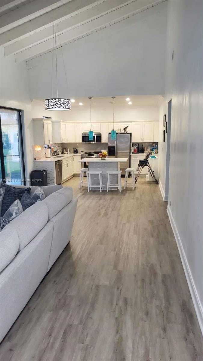 Small Image of 8091 Royal Palm Cir, Tamarac, FL 33321, USA Number 6