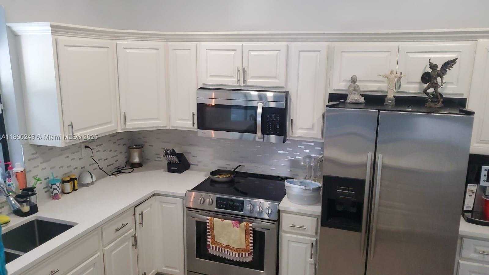 Small Image of 8091 Royal Palm Cir, Tamarac, FL 33321, USA Number 8