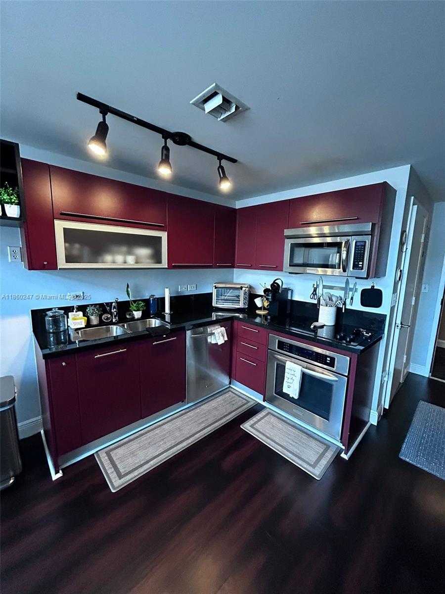 Small Image of 244 BISCAYNE BLVD #440, Miami Number 21
