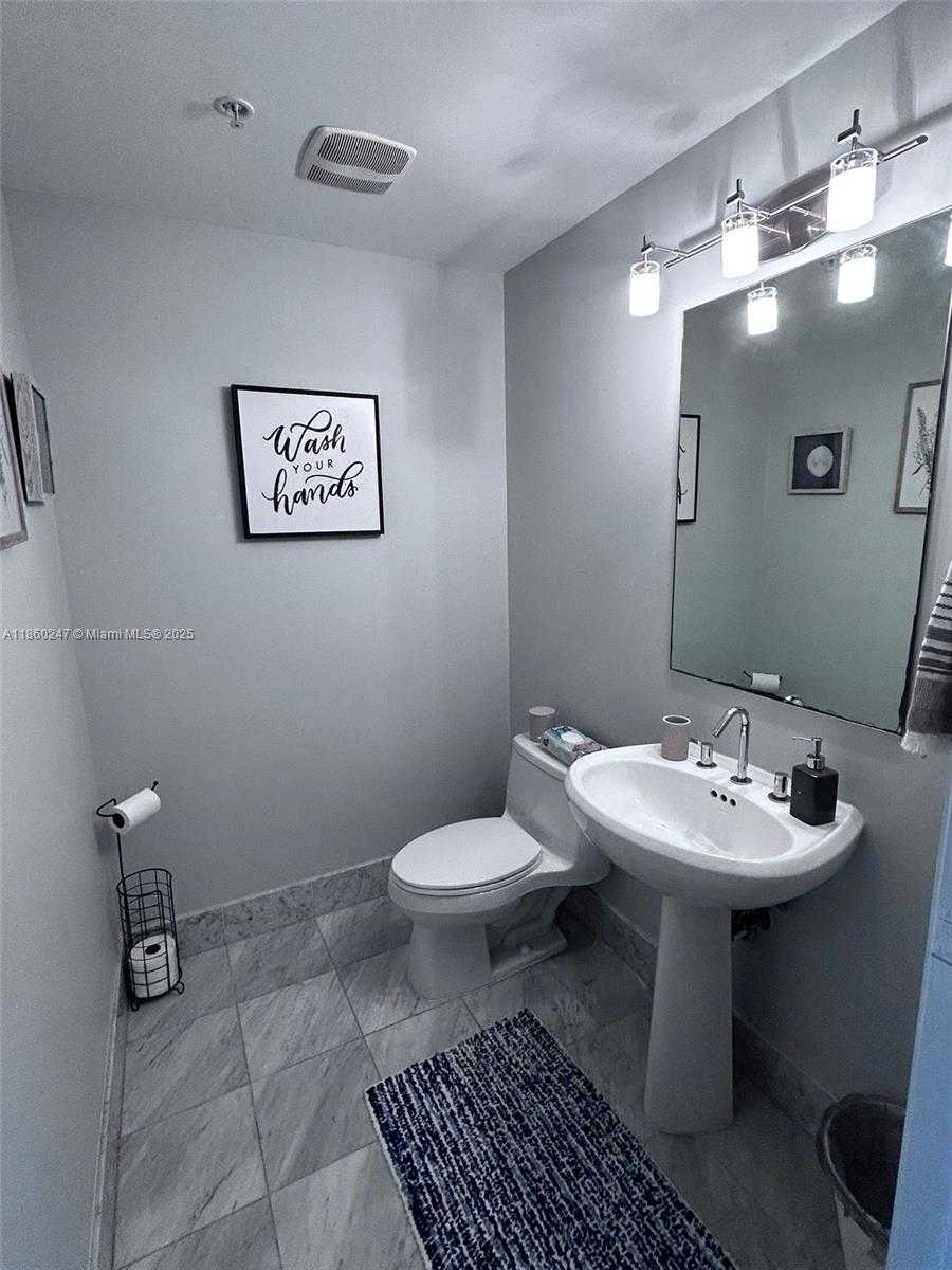 Small Image of 244 BISCAYNE BLVD #440, Miami Number 27
