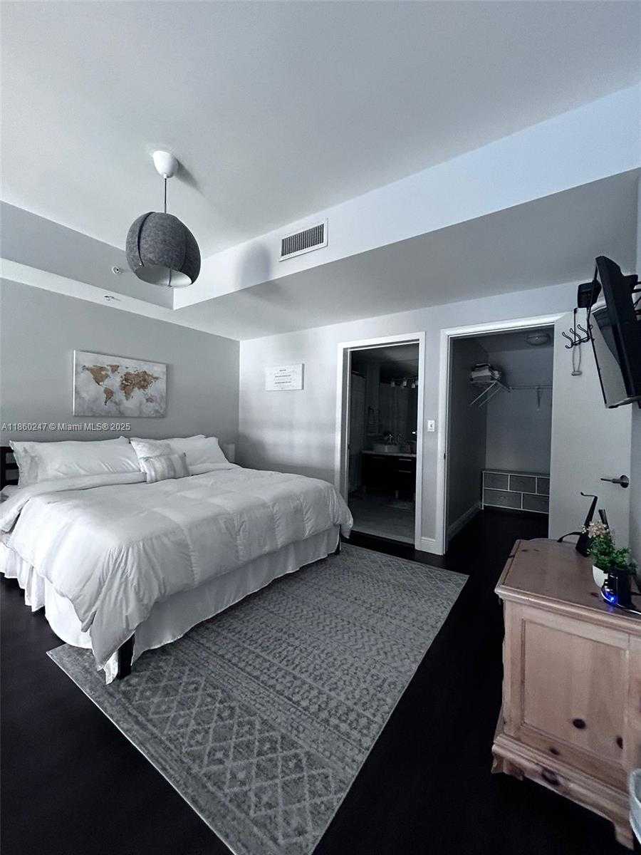 Small Image of 244 BISCAYNE BLVD #440, Miami Number 30