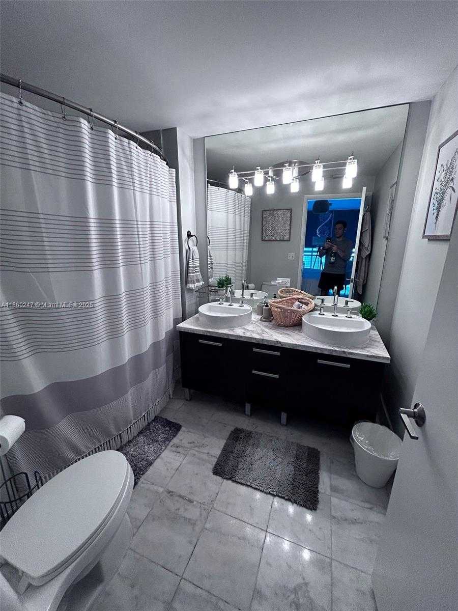 Small Image of 244 BISCAYNE BLVD #440, Miami Number 31