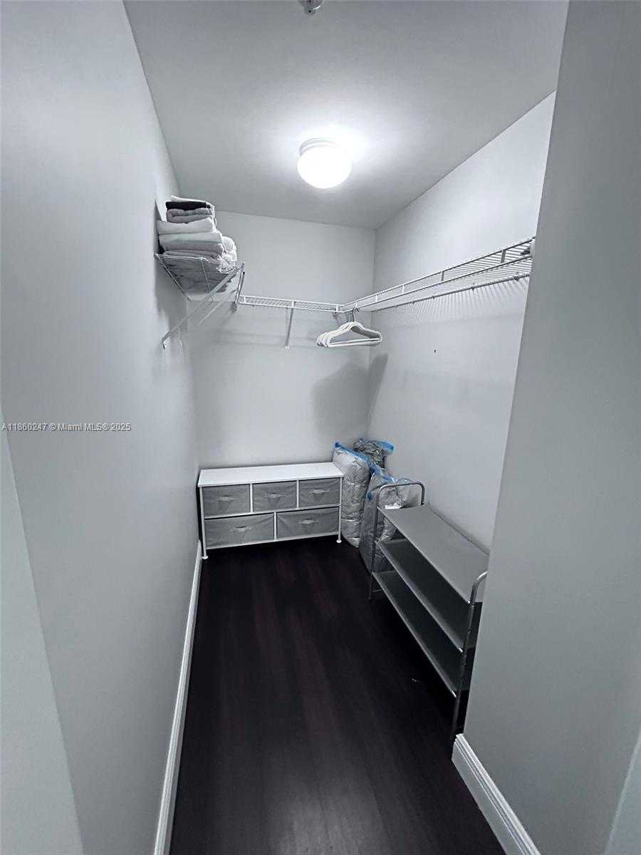 Small Image of 244 BISCAYNE BLVD #440, Miami Number 32