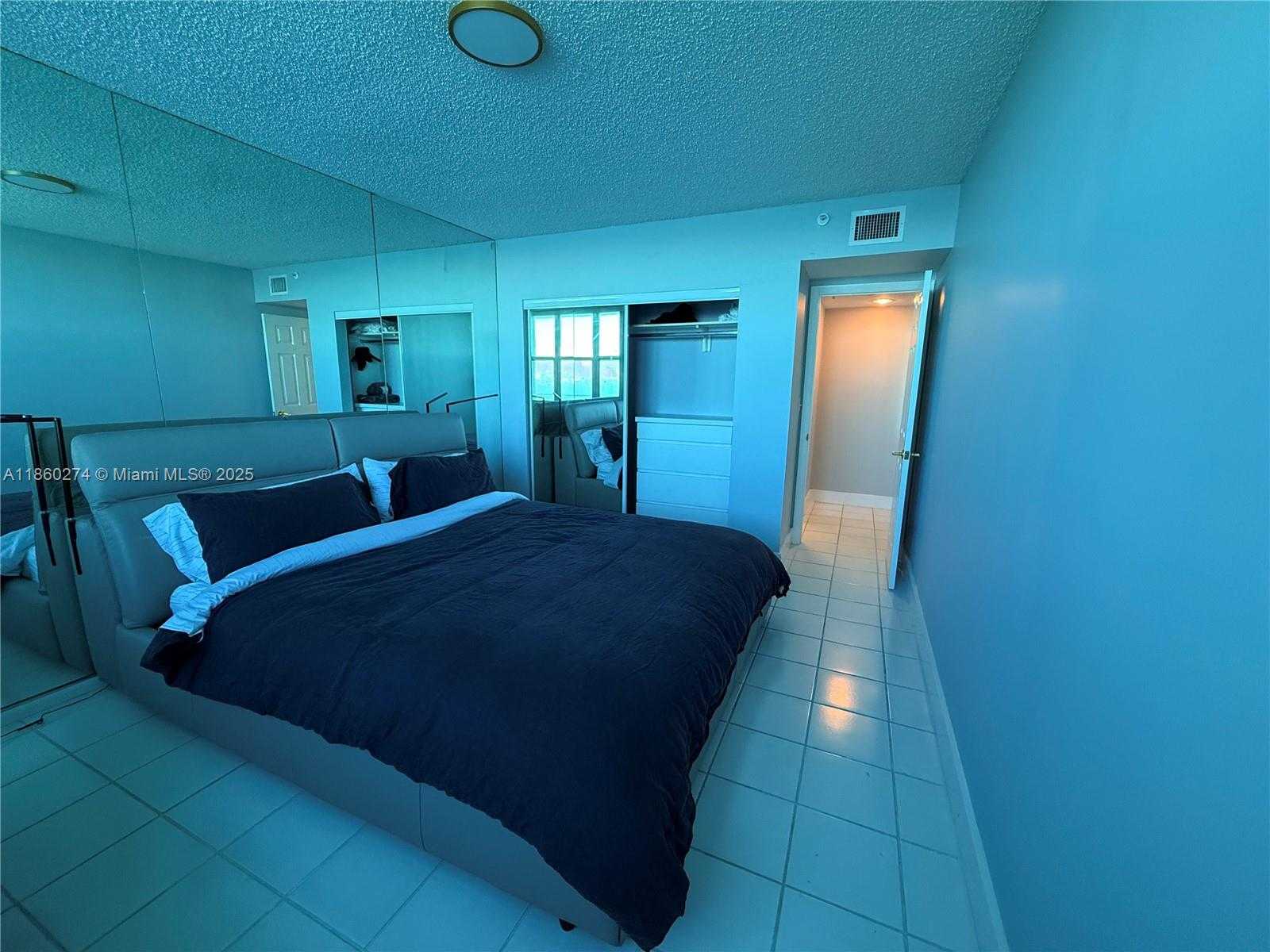 Small Image of 800 CLAUGHTON ISLAND DR #703, Miami Number 12