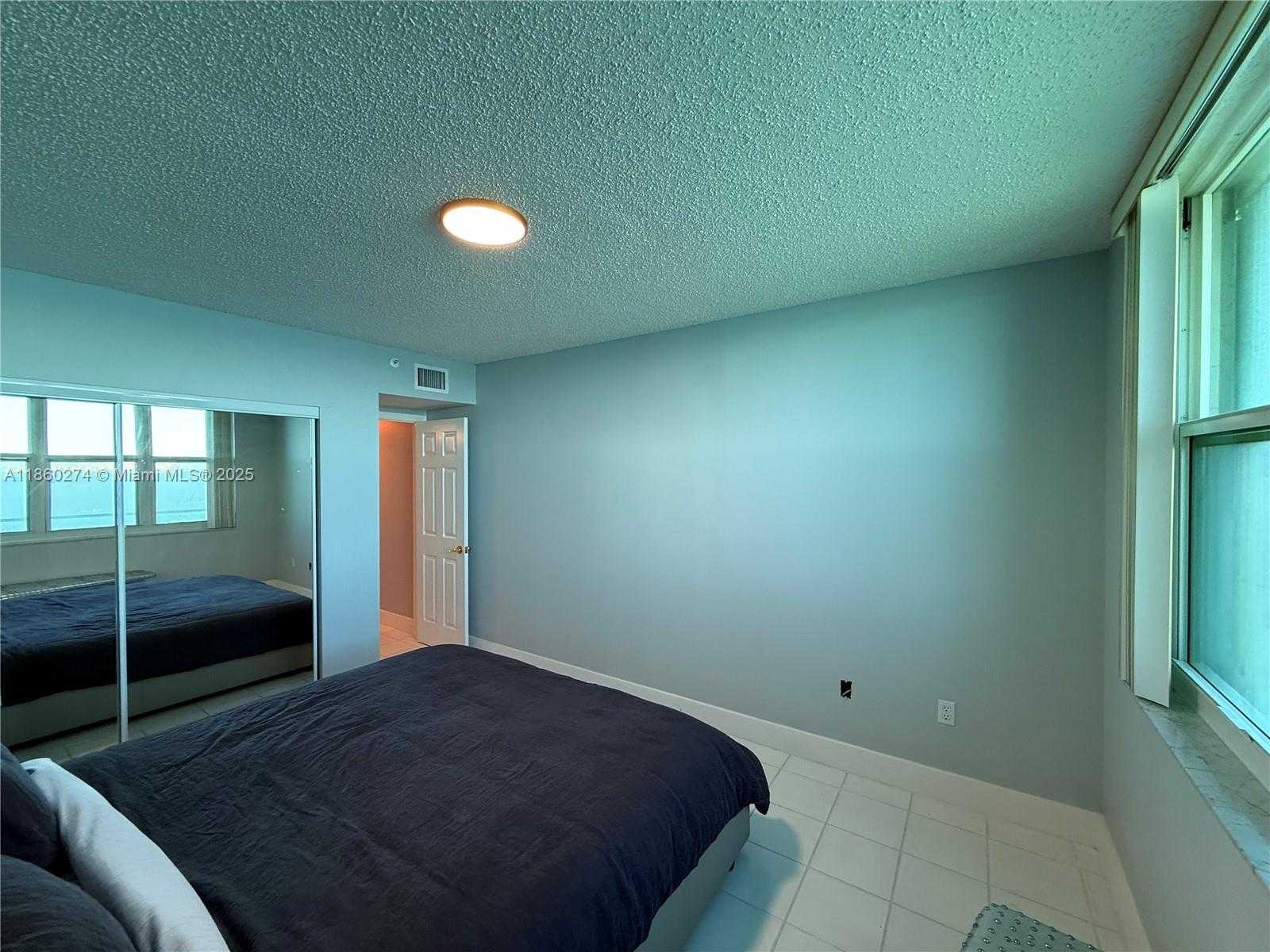 Small Image of 800 CLAUGHTON ISLAND DR #703, Miami Number 14