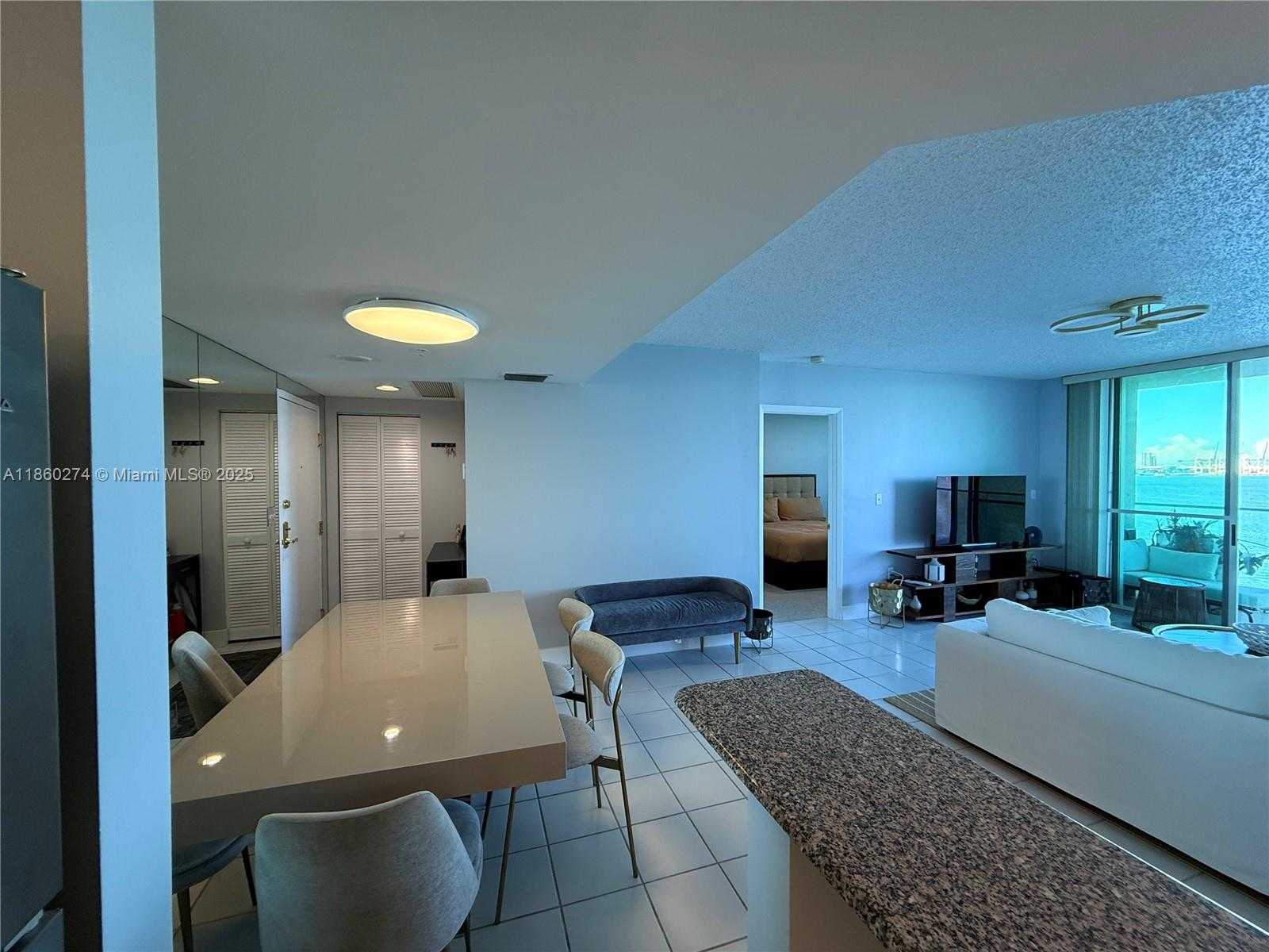 Small Image of 800 CLAUGHTON ISLAND DR #703, Miami Number 16
