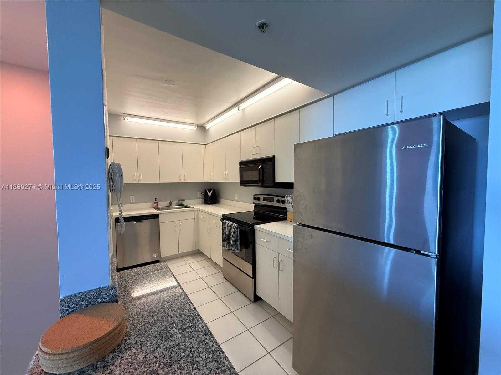 Small Image of 800 CLAUGHTON ISLAND DR #703, Miami Number 4