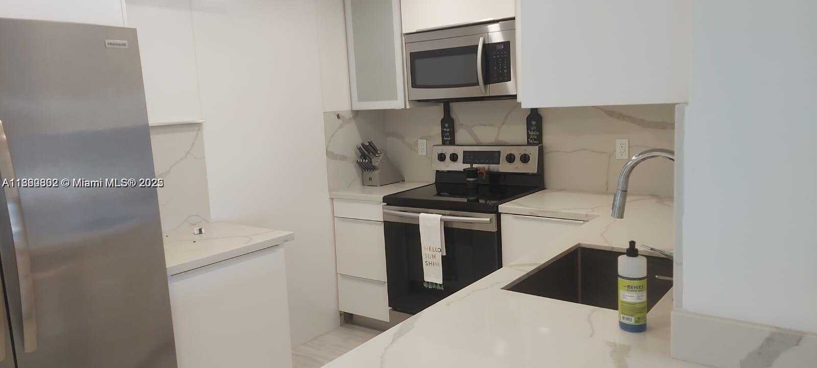 Small Image of 400 KINGS POINT DR #1111, Sunny Isles Beach Number 10