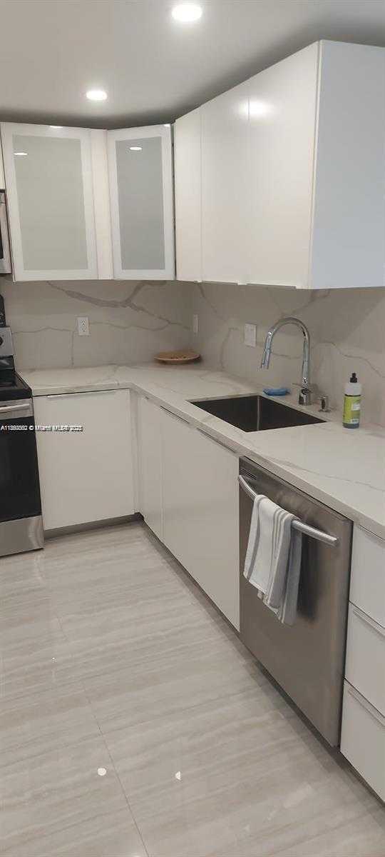 Small Image of 400 KINGS POINT DR #1111, Sunny Isles Beach Number 11