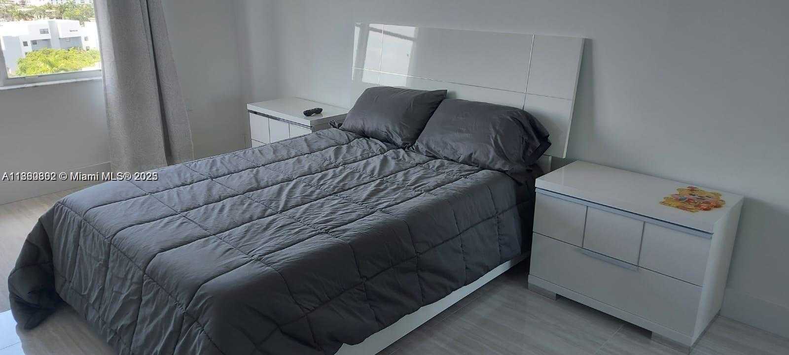 Small Image of 400 KINGS POINT DR #1111, Sunny Isles Beach Number 16