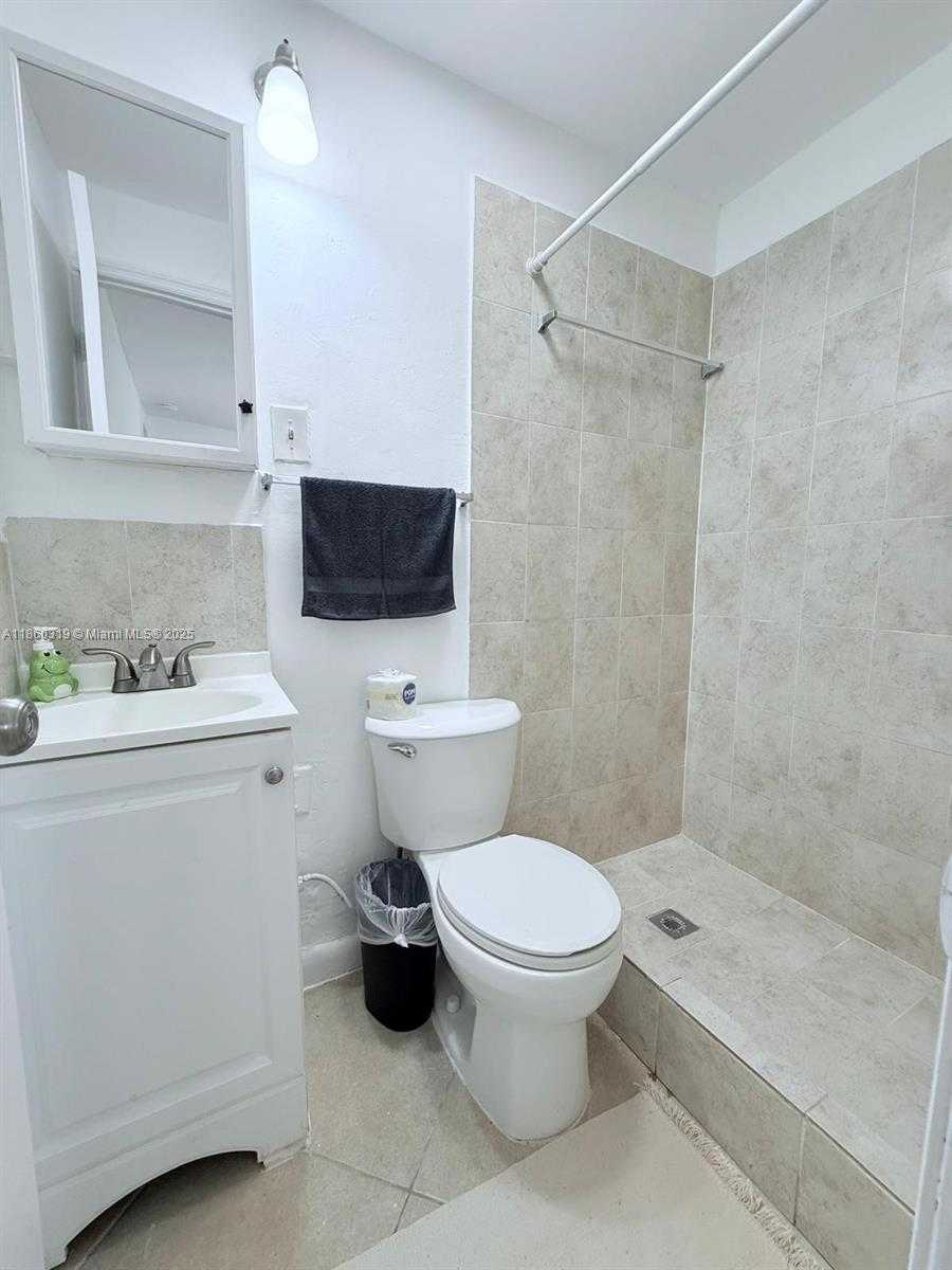 Small Image of 600 NORTH EAST 44TH ST #B, Deerfield Beach Number 4