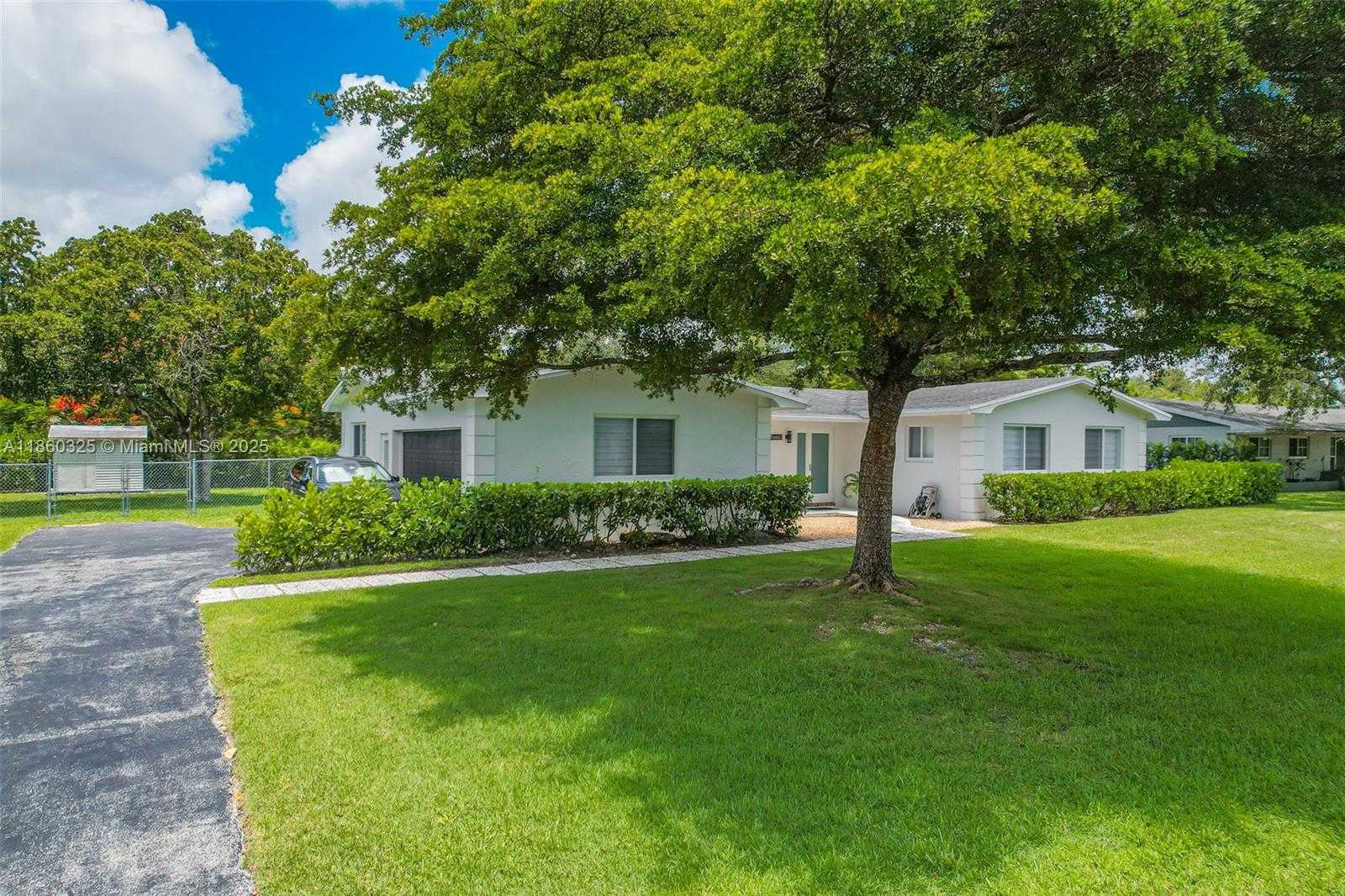 Small Image of 17460 SOUTH WEST 85TH AVE, Palmetto Bay Number 2